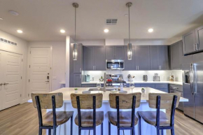 Exquisite Home-Walk Score 81-Shopping District-King Bed-Parking -G3021